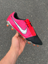 Phantom Venom Elite FG in the Laser Crimson colorway