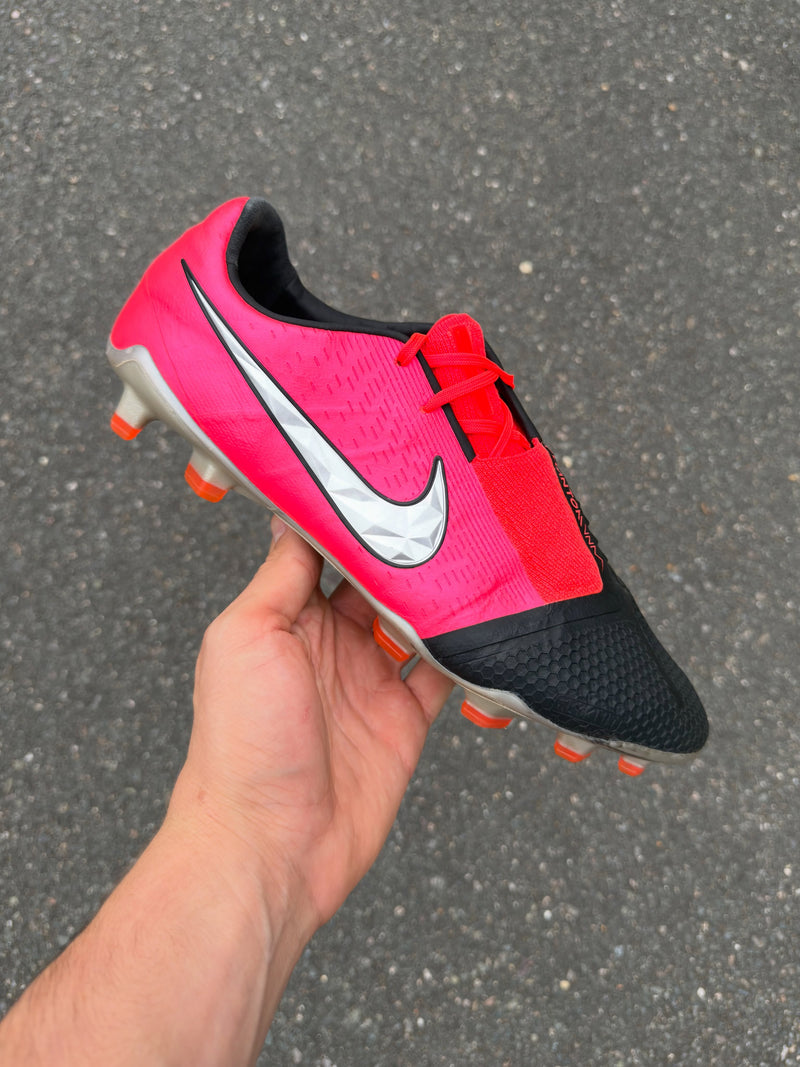Phantom Venom Elite FG in the Laser Crimson colorway