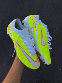 Mercurial Vapor football boots with pink swoosh outlines Football Boots