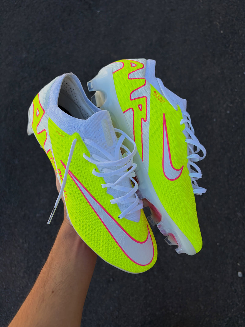 Mercurial Vapor football boots with pink swoosh outlines Football Boots