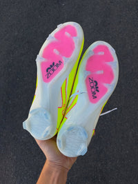 Mercurial Vapor football boots with pink swoosh outlines Football Boots